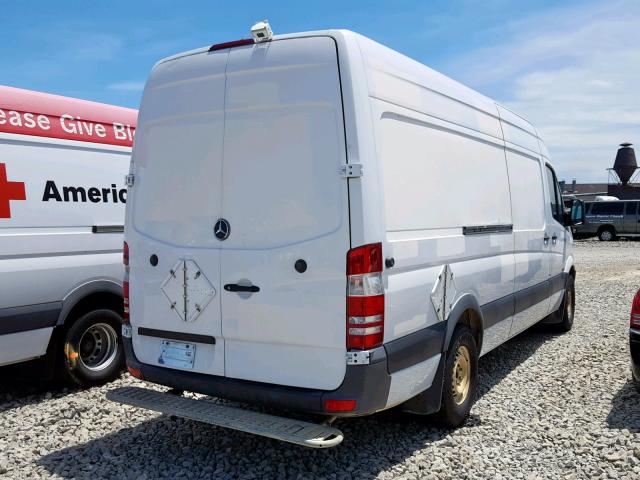 WD3PE8CB9B5580991 - 2011 MERCEDES-BENZ SPRINTER 2 WHITE photo 4