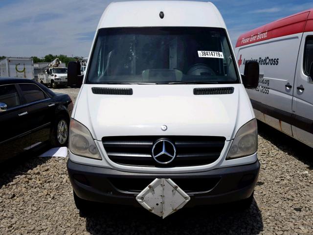 WD3PE8CB9B5580991 - 2011 MERCEDES-BENZ SPRINTER 2 WHITE photo 9