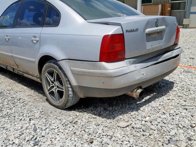 WVWMD23B7YE198718 - 2000 VOLKSWAGEN PASSAT GLS SILVER photo 10