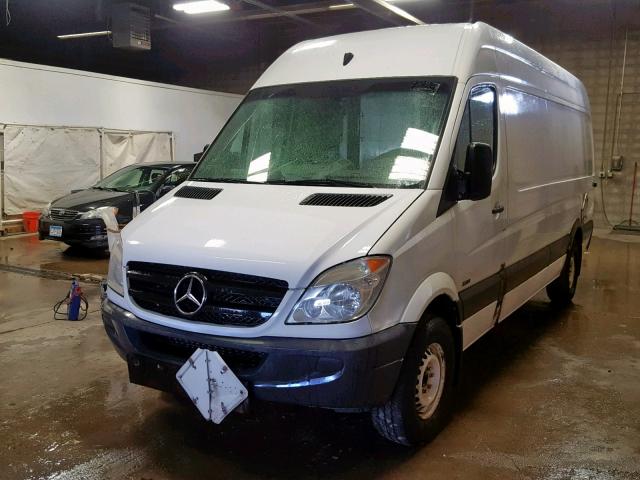 WD3PE8CB9B5577363 - 2011 MERCEDES-BENZ SPRINTER 2 WHITE photo 2