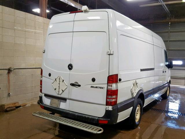 WD3PE8CB9B5577363 - 2011 MERCEDES-BENZ SPRINTER 2 WHITE photo 4