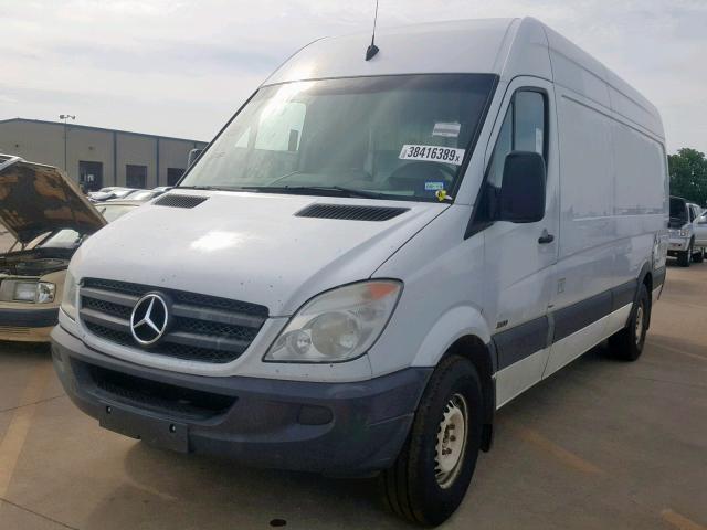 WD3PE8CB9B5590985 - 2011 MERCEDES-BENZ SPRINTER 2 WHITE photo 2