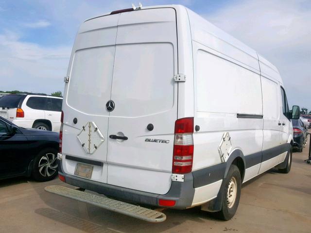 WD3PE8CB9B5590985 - 2011 MERCEDES-BENZ SPRINTER 2 WHITE photo 4