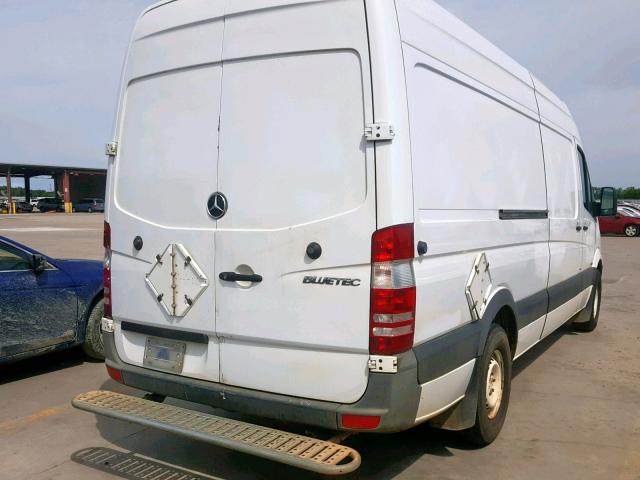 WD3PE8CB3B5602287 - 2011 MERCEDES-BENZ SPRINTER 2 WHITE photo 4