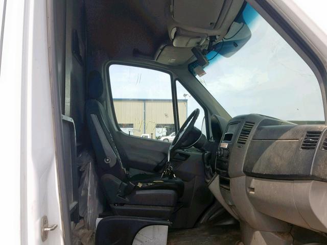 WD3PE8CB3B5602287 - 2011 MERCEDES-BENZ SPRINTER 2 WHITE photo 5