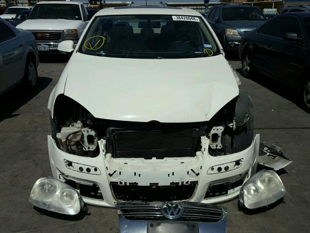 3VWEF81K57M129861 - 2007 VOLKSWAGEN JETTA WOLF WHITE photo 9