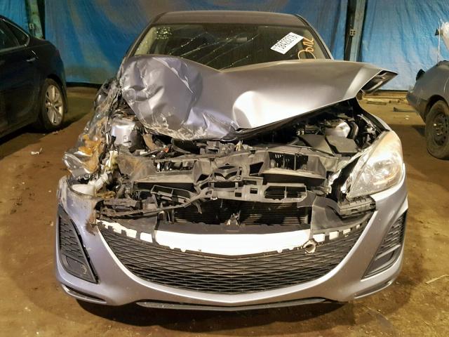 JM1BL1UF3B1385667 - 2011 MAZDA 3 I GRAY photo 9