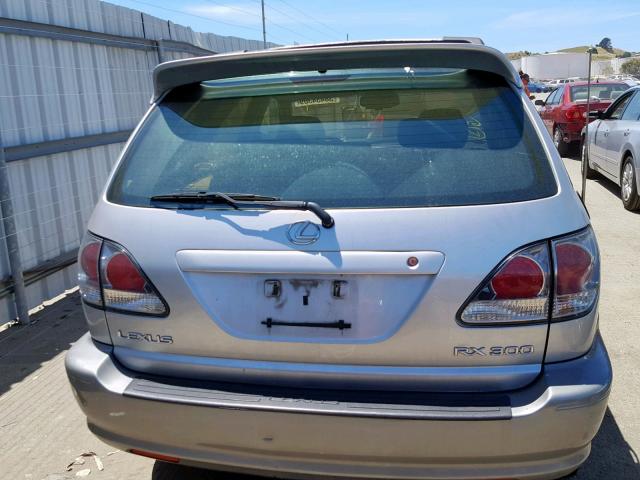 JTJHF10U610191223 - 2001 LEXUS RX 300 GOLD photo 9