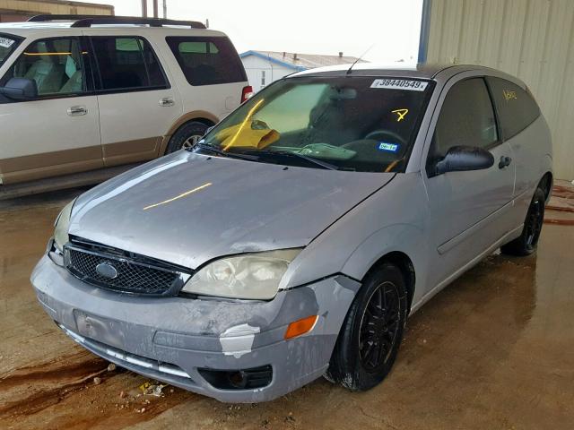 1FAFP31N16W222933 - 2006 FORD FOCUS ZX3 SILVER photo 2