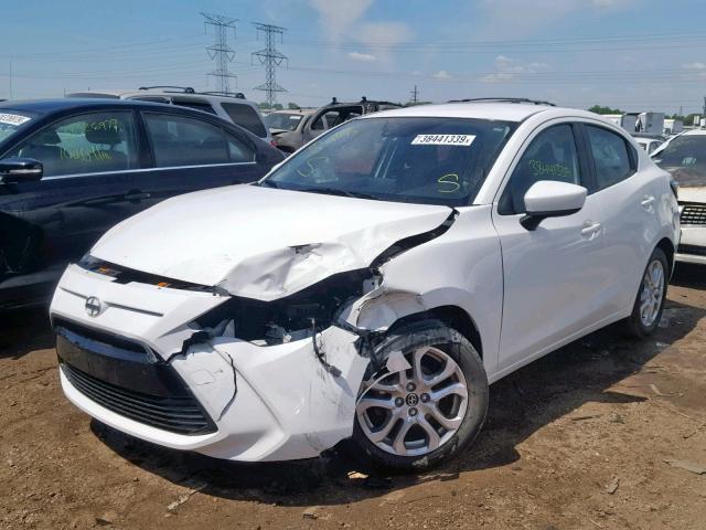 3MYDLBZVXGY139086 - 2016 TOYOTA SCION IA WHITE photo 2