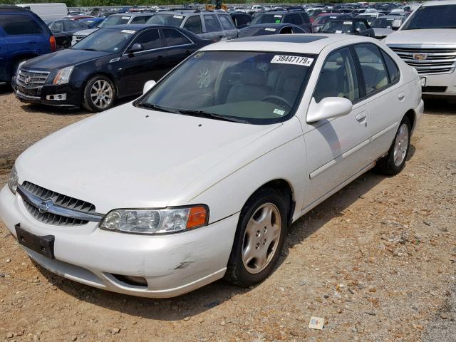 1N4DL01A0YC105928 - 2000 NISSAN ALTIMA XE WHITE photo 2