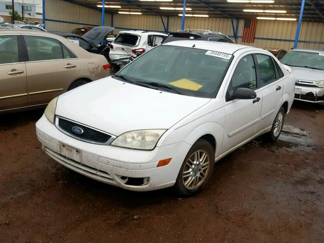 1FAFP34N96W252984 - 2006 FORD FOCUS ZX4 WHITE photo 2