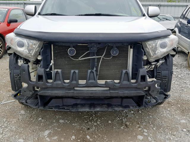 5TDBK3EH8DS202509 - 2013 TOYOTA HIGHLANDER GRAY photo 9