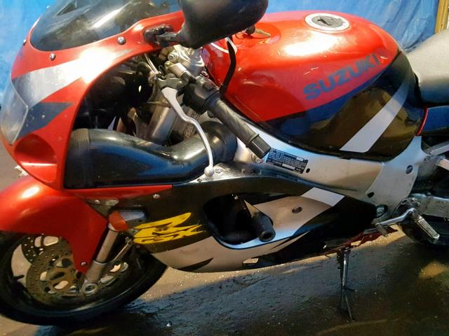 JS1GR7DA2V2103572 - 1997 SUZUKI GSX-R750 RED photo 9