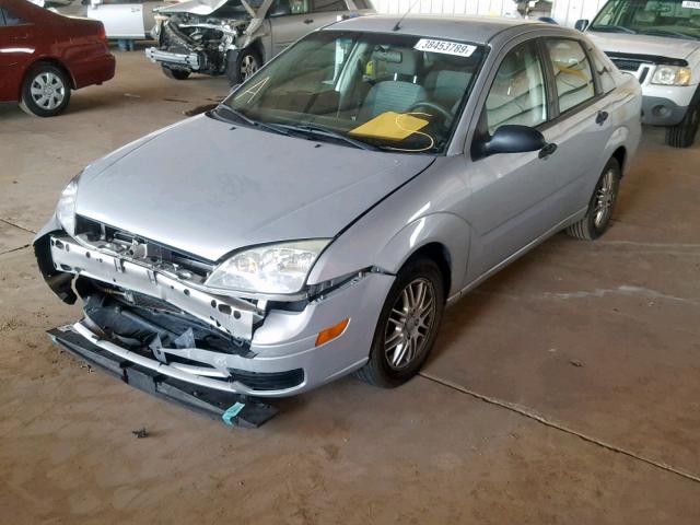 1FAFP34N27W107707 - 2007 FORD FOCUS ZX4 SILVER photo 2