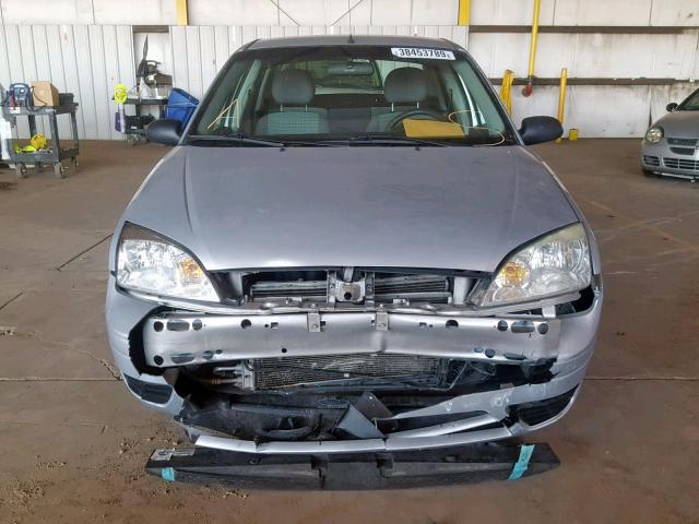 1FAFP34N27W107707 - 2007 FORD FOCUS ZX4 SILVER photo 9