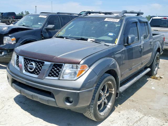 1N6AD07U07C432868 - 2007 NISSAN FRONTIER C GRAY photo 2