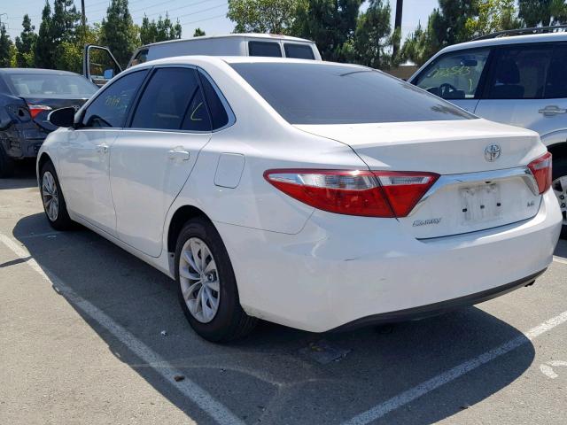 4T4BF1FK5FR513155 - 2015 TOYOTA CAMRY LE WHITE photo 3