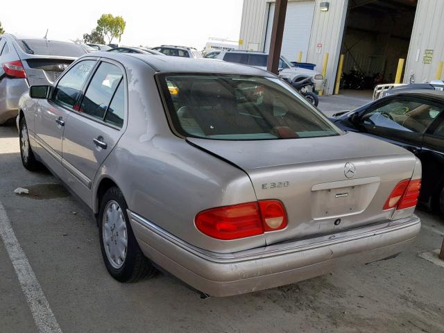 WDBJF65F5WA652763 - 1998 MERCEDES-BENZ E 320 GOLD photo 3