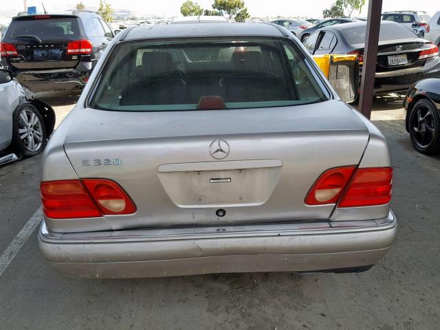 WDBJF65F5WA652763 - 1998 MERCEDES-BENZ E 320 GOLD photo 9