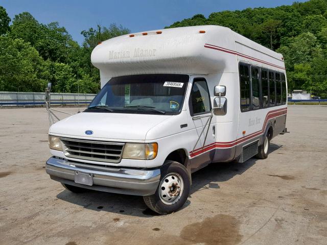 1FDKE30G3PHA08125 - 1993 FORD MOTORHOME WHITE photo 2