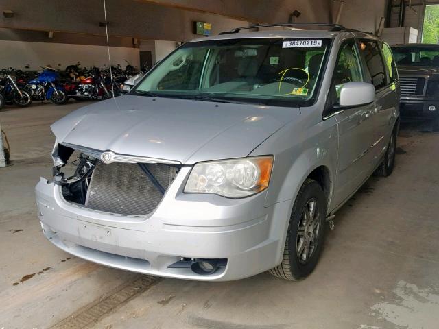 2A4RR5D10AR278976 - 2010 CHRYSLER TOWN & COU SILVER photo 2