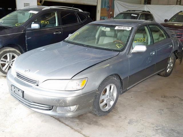 JT8BF28G110299213 - 2001 LEXUS ES 300 GRAY photo 2