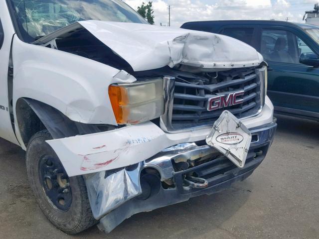 1GTHC24K97E514430 - 2007 GMC SIERRA C25 WHITE photo 9