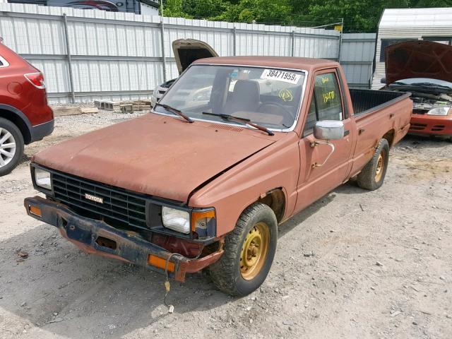 JT4RN55R7F0129777 - 1985 TOYOTA PICKUP 1/2 BROWN photo 2