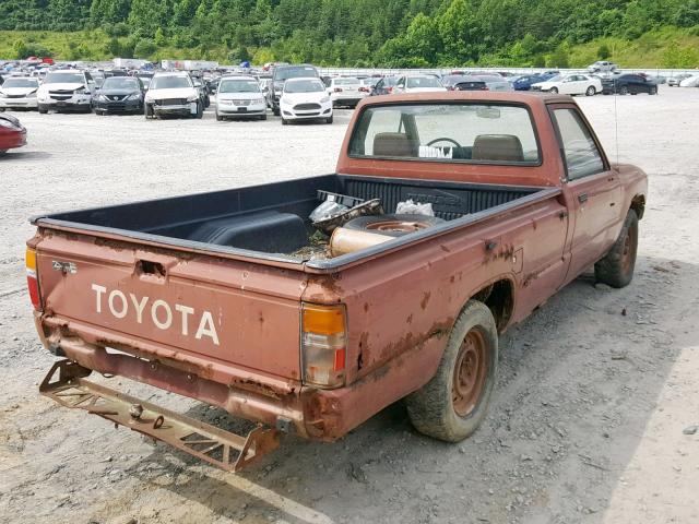 JT4RN55R7F0129777 - 1985 TOYOTA PICKUP 1/2 BROWN photo 4