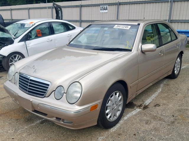 WDBJF65J2YB037427 - 2000 MERCEDES-BENZ E 320 BROWN photo 2