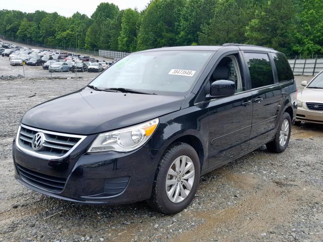 2C4RVABG5CR391620 - 2012 VOLKSWAGEN ROUTAN SE BLACK photo 2