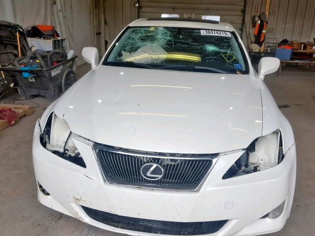 JTHCK262X65007382 - 2006 LEXUS IS 250 WHITE photo 9