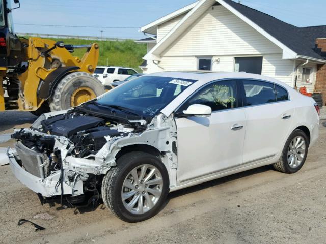 1G4GB5G36FF220847 - 2015 BUICK LACROSSE WHITE photo 2