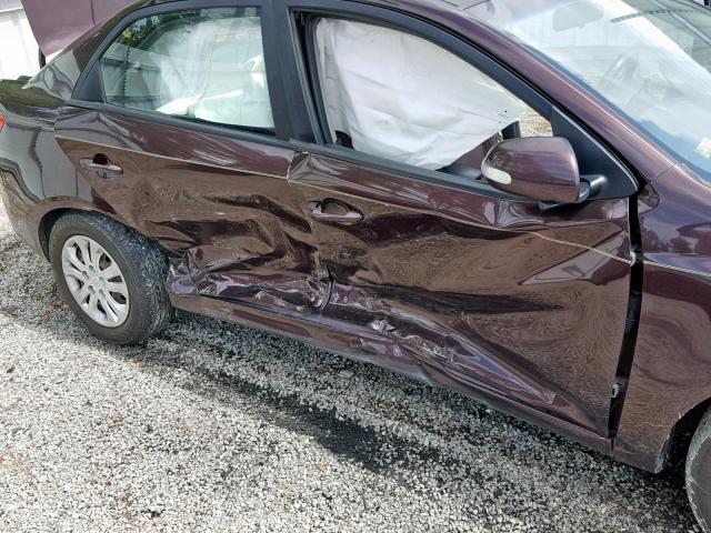 KNAFU4A27A5858637 - 2010 KIA FORTE EX BURGUNDY photo 9