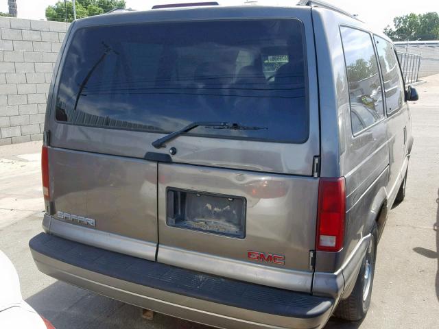 1GKDM19XX2B518432 - 2002 GMC SAFARI XT BROWN photo 4