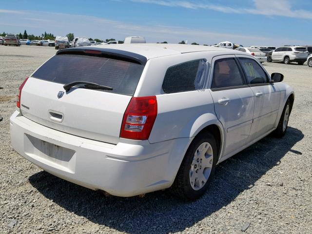 2D4FV47T86H381705 - 2006 DODGE MAGNUM SE WHITE photo 4