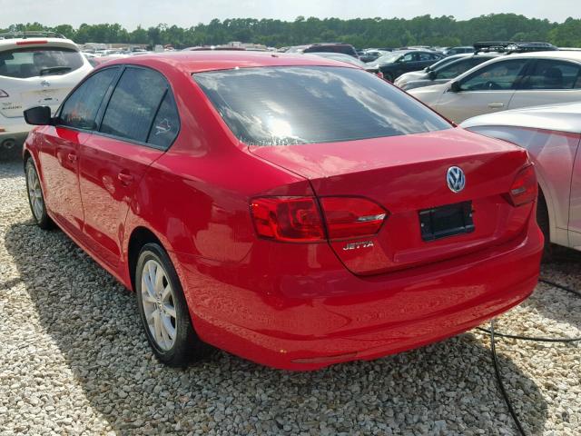 3VW2K7AJ8DM404375 - 2013 VOLKSWAGEN JETTA BASE 红色 照片 3
