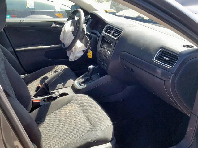 3VW2K7AJ0CM392012 - 2012 VOLKSWAGEN JETTA BASE 灰色 照片 5