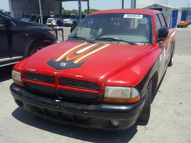 1B7GL2AN7YA500058 - 2000 DODGE DAKOTA RED photo 2