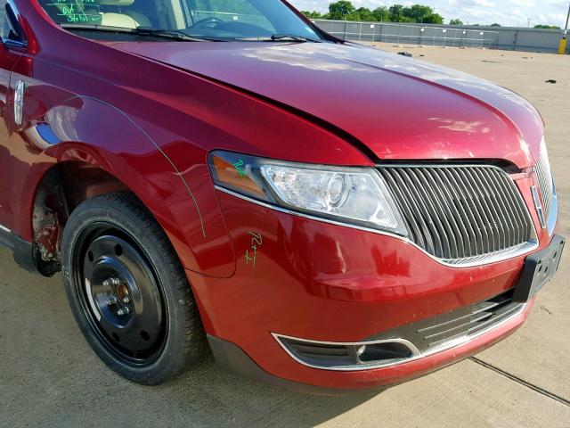 2LMHJ5FK0DBL56782 - 2013 LINCOLN MKT RED photo 9