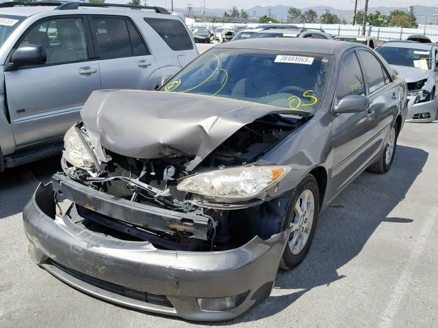 4T1BE32K55U942390 - 2005 TOYOTA CAMRY LE GRAY photo 2