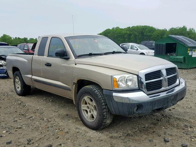 1D7HW42N75S167720 - 2005 DODGE DAKOTA SLT TAN photo 1