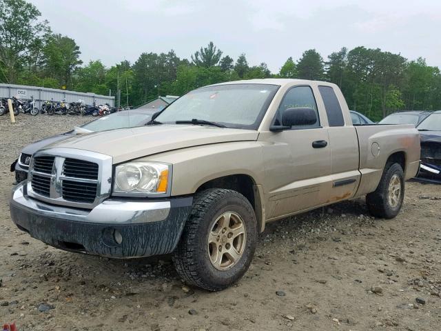 1D7HW42N75S167720 - 2005 DODGE DAKOTA SLT TAN photo 2