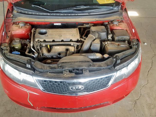 KNAFU4A2XD5740442 - 2013 KIA FORTE EX RED photo 7