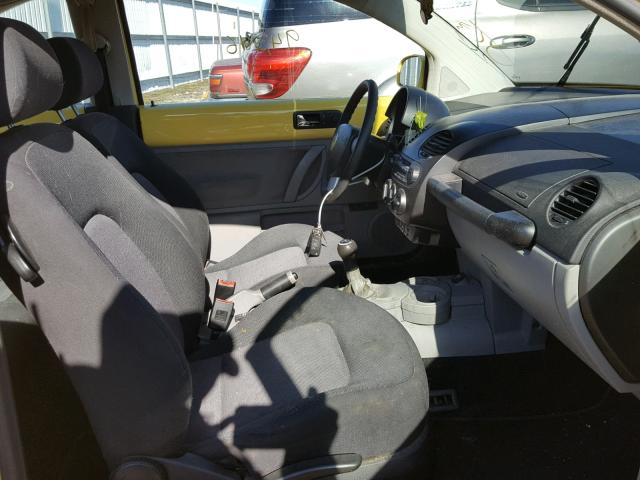 3VWBK21C13M425975 - 2003 VOLKSWAGEN NEW BEETLE YELLOW photo 5