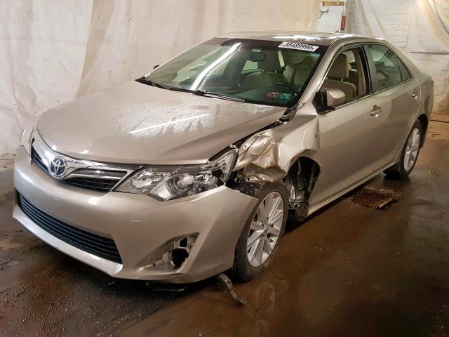 4T1BD1FK7DU074845 - 2013 TOYOTA CAMRY HYBR GOLD photo 2