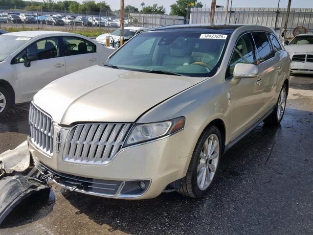 2LMHJ5AT6ABJ24781 - 2010 LINCOLN MKT GOLD photo 2