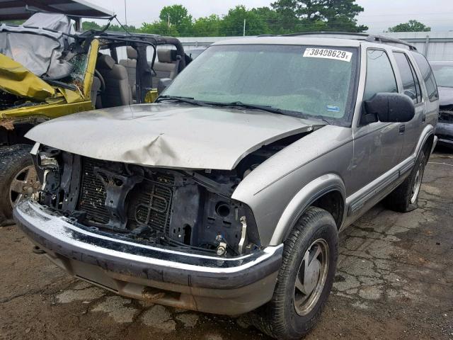 1GNDT13W012175635 - 2001 CHEVROLET BLAZER GOLD photo 2