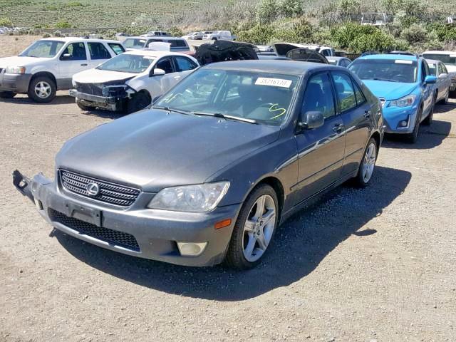 JTHBD192220060404 - 2002 LEXUS IS 300 SILVER photo 2